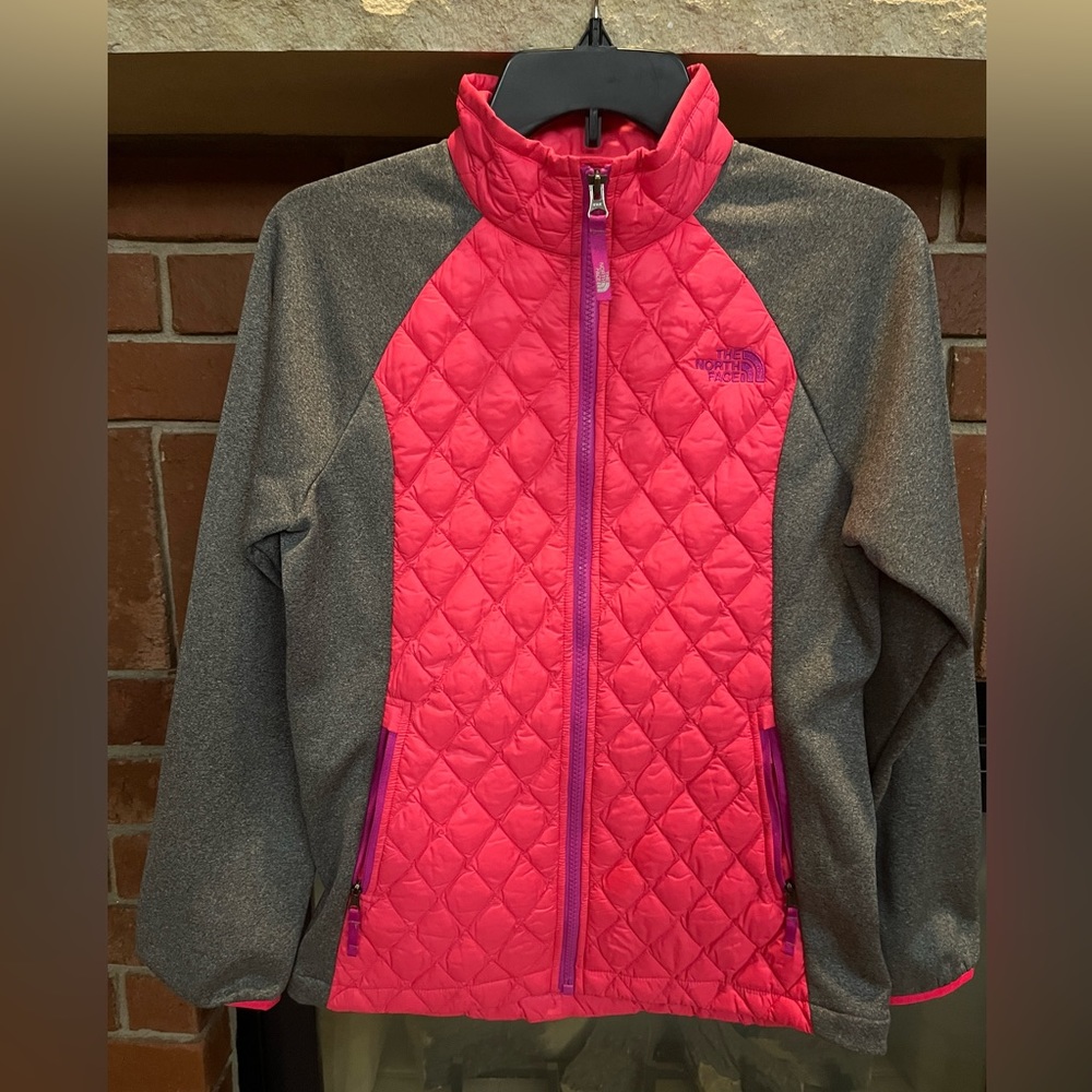 Girls 14/16 EUC The North Face jacket!